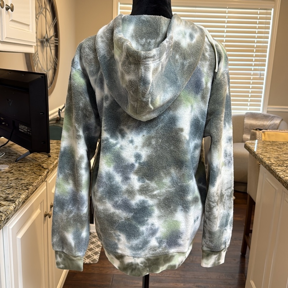 Feat Green and White blanket blend hoodie size medium - Picture 2 of 6